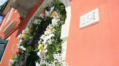 L’apertura del negozio di parrucchiere A fianco l’inaugurazione del fiorista A Burano in un solo giorno hanno aperto tre negozi