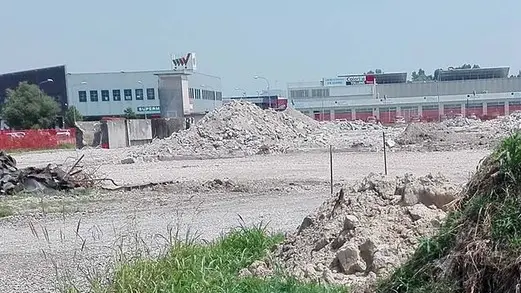 COLUCCI - DINO TOMMASELLA - SAN DONA' - IL CANTIERE DOPO LA DEMOLIZIONE DELL'EX DITTA "POLLO PIAVE"