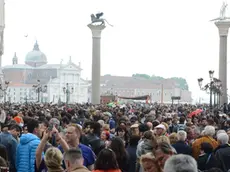 San Marco in queste ore è un tappeto umano di turisti