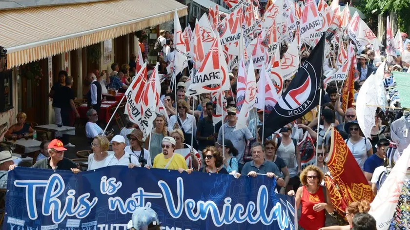 Interpress/M.Tagliapietra Venezia 10.06.2018.- Manifestazione " Marcia x Venezia". Da Piazzale Roma a Campo Manin.