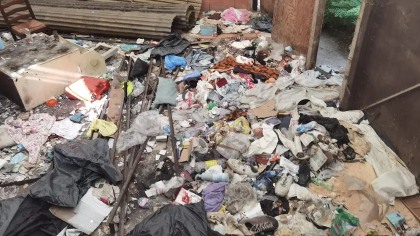 Un edificio abbandonato a Marghera, covo di spacciatori: il quartiere chiede pattuglie fisse per affrontare l’emergenza, come in zona stazione