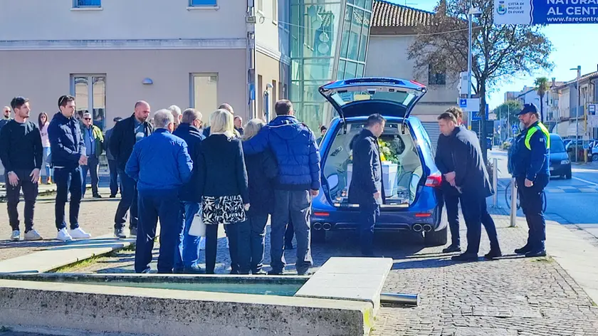 Il feretro con la bara di Michele Davanzo (foto Vianello)