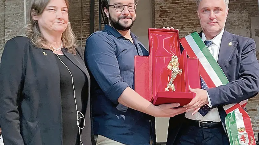 Pietro Boscolo Zemelo riceve il Leon d’Oro e sopra una sua creazione per la Disney