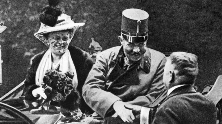 28 Jun 1914, Sarajevo, Bosnia and Herzegovina --- Archduke Ferdinand and his wife Sophie one hour before they would be shot a killed by Serb nationalist Gavrilo Princip as they drove through the streets of Sarajevo. --- Image by © Bettmann/CORBIS