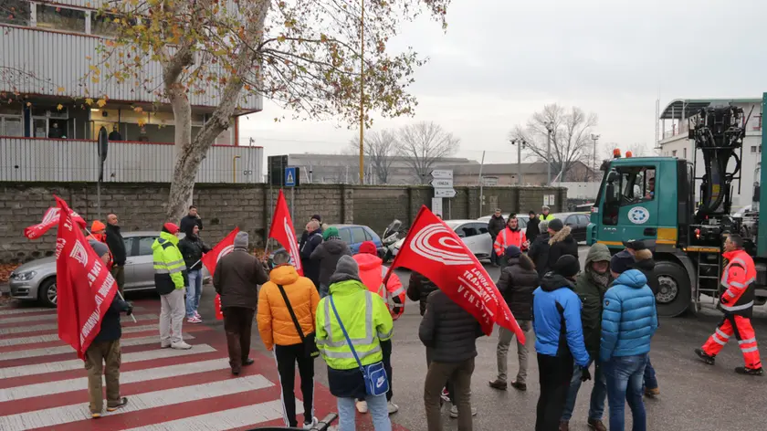 Foto Agenzia Candussi/ Favarato/ Marghera, via del commercio/ Sciopero degli autotrasportatori