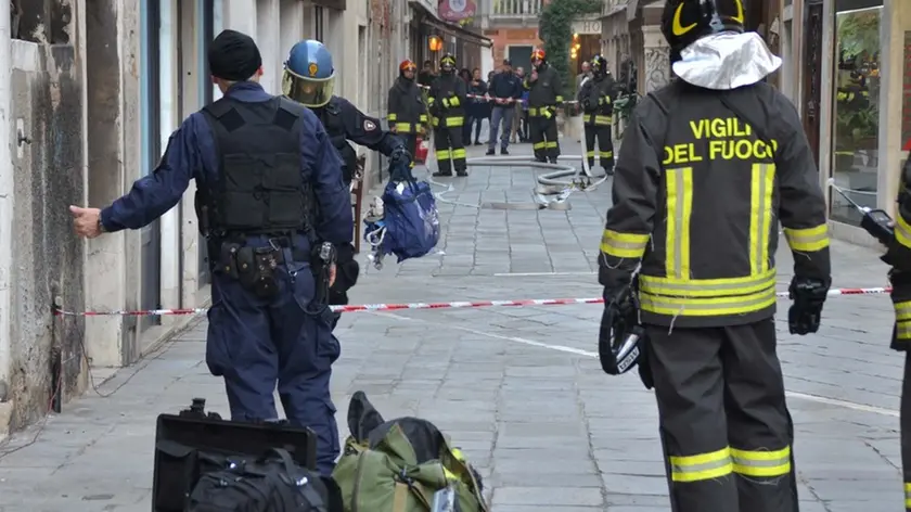 Interpress/gf.tagliapietra , 15.11.2015.- Alarme bomba in campo S:Apostoli