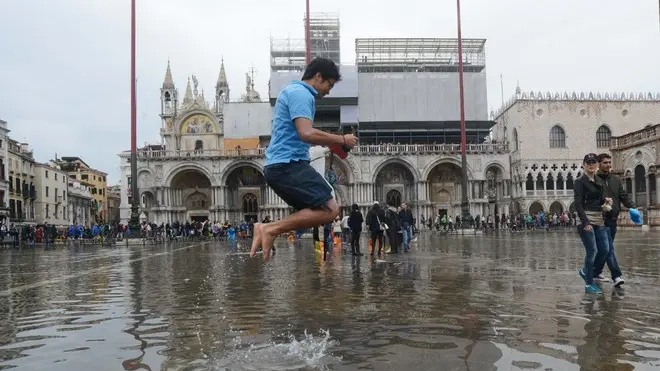 Interpress/M.Tagliapietra Venezia 07.10.2013.- Acqua alta Piazza San Marco.