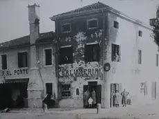 Foto Agenzia Candussi/ Abbadir/ Malcontenta, piazza Malcontenta 10/ L'alimentari Stocchero celebra i 100 anni di attività - nella foto alcune vecchie fotografie