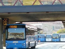 SAN DONA' DI P -. DINO TOMMASELLA - COLUCCI - STAZIONE ATVO PIAZZA 4 NOVEMBRE - AUTOBUS IN PARTENZA