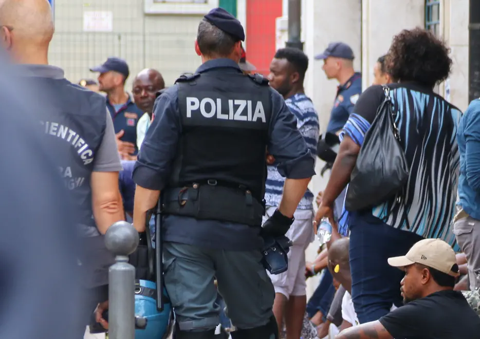 Foto Agenzia Candussi/ Mion/ Mestre, angolo tra via Monte San Michele e via Trento/ Maxi operazione anti-droga