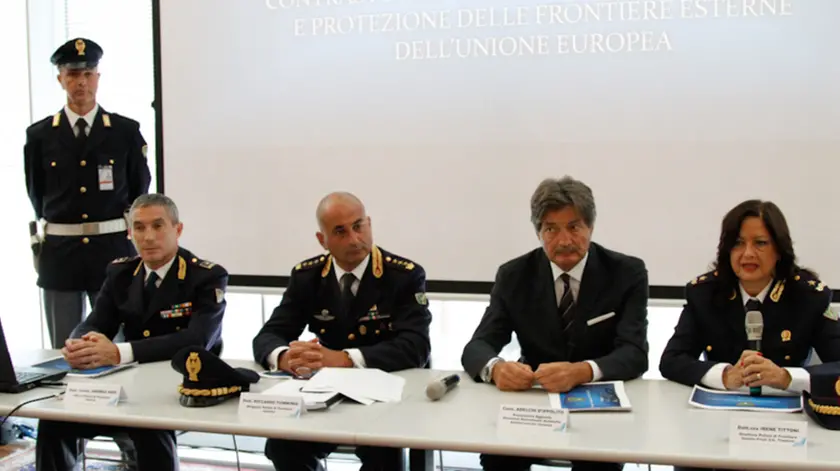 Agenzia Candussi, giornalista Mion. Conferenza stampa Polizia di Frontiera presso Aeroporto Marco Polo