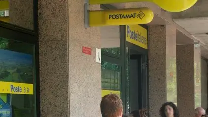 2005.06.29, MARGHERA. Poste Centrali. Utenti in attesa. © Matteo Crosera / BERTOLIN. Richiesto da: Pellicani 2005.06.29, MARGHERA. Poste Centrali. Utenti in attesa. © Matteo Crosera / BERTOLIN. Richiesto da: Pellicani