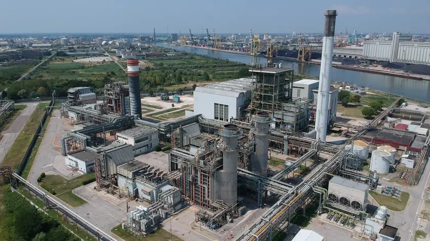 Veduta della centrale termoelettrica, a ciclo combinato, di Marghera Levante.