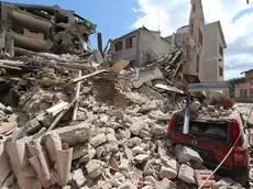 Foto LaPresse/Marco Cantile Cronaca 24/08/2016 - Amatrice Terremoto ad Amatrice ne rietino. Diversi morti e molti feriti. Sul posto i soccorsi con le forze dell'ordine la Protezione Civile i Vigili del fuoco ed i tanti volontari. Nella foto: le macerie, le case cadute ed i soccorsi ad Amatrice Foto LaPresse/Marco Cantile news 24/08/2016 - Amatrice - Rieti Earthquake in Amatrice, Italy