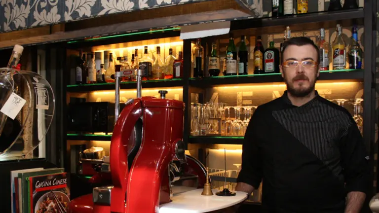 Bar Il Palco, piazza Battisti, Mestre - nella foto il titolare Stefano Ceolin