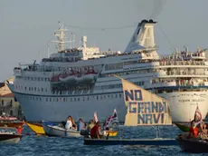 Interpress\M.Tagliapietra Venezia 25.09.2016.- Manifestazione No Grandi Navi. Zattere, Canale della Giudecca.