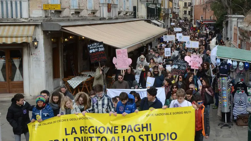 Interpress/gf.tagliapietra. 04.03.15.- MANIFESTAZIONE REGIONALE A FAVORE DEL SERVIZIO DI INTEGRAZIONE SCOLASTICA.