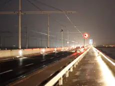 Nuove luci sul ponte della Libertà.