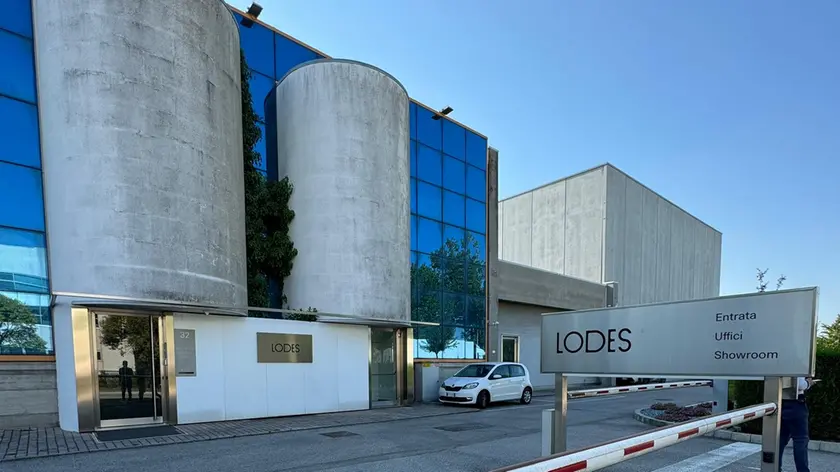 L'esterno della ditta Lodes di Marcon, teatro della tragedia (foto Lorenzo Pòrcile)