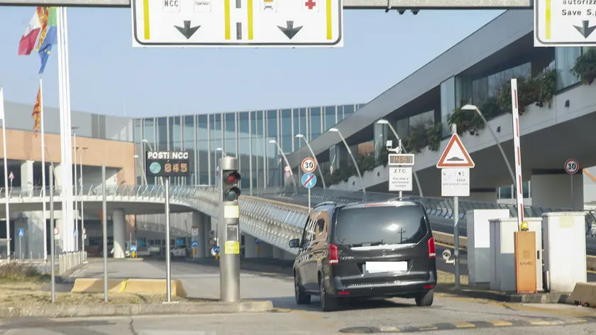 Nuovi limiti di tolleranza per il passaggio in Ztc al Marco Polo