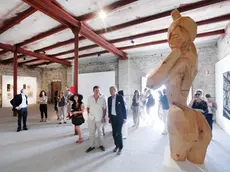 Con il taglio del nastro, alla presenza del direttore Vittorio Sgarbi, e' stata inaugurata questa sera 03 luglio 2011 a Trieste la Biennale 'diffusa' che ospita le opere di 172 artisti. Per il capoluogo giuliano e' una doppia festa, perche' le opere d'arte vengono esposte nel ristrutturato 'Magazzino 26' del Porto Vecchio, un'area fantasma della citta', inutilizzata da decenni e testimonianza del patrimonio di architettura portuale-industriale. ANSA/UFFICIO STAMPA BIENNALE TRIESTE +++EDITORIAL USE ONLY - NO SALES+++