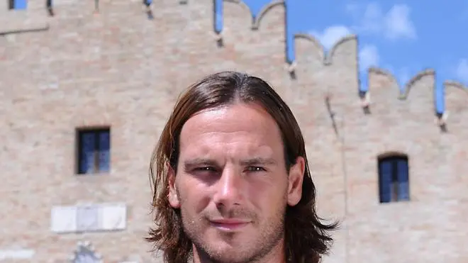 - CAPITANO. Marco Cunico, bandiera del Porto, posa con la nuova divisa
