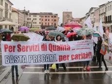 Foto Agenzia Candussi/ Scattolin/ Mestre, Piazza Ferretto/ Protesta degli insegnanti precari