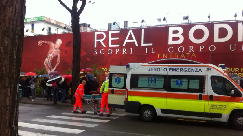 L'ambulanza durante l'intervento a Real Bodies