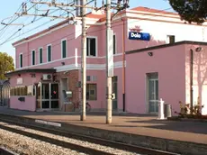 Mirano (Venezia): La stazione di Ballò, preparativi per l'arrivo di Berlusconi 21/02/2003 © Light Image studio Morsego