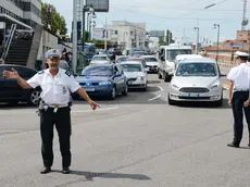 Vigili in servizio nel traffico di piazzale Roma