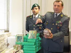 GIORNALISTA: Mion .AGENZIA FOTO: Candussi.LUOGO:Guardia di Finanza, Mestre.DESCRIZIONE: conferenza stampa in seguito all'arresto di 9 persone affiliate all'ndrangheta per smercio di cocaina