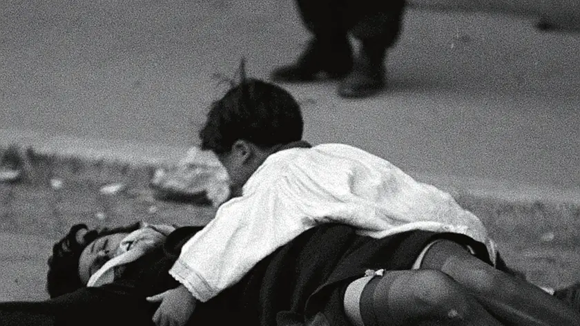 Anna Magnani in una delle scene più note di “Roma città aperta”, capolavoro neorealista di Rossellini