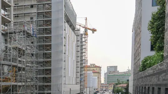 Foto Agenzia Candussi/ Furlan/ Mestre, Via Ca' Marcello/ Veduta dei cantieri per la costruzione dei nuovi alberghi
