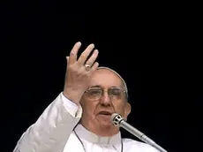 Foto LaPresse.FOTO DI REPERTORIO.24/12/2013.Papa Francesco stasera celebra la sua prima Messa di Natale in Vaticano...Pope Francis gestures as he delivers his Angelus prayer from the window of his studio overlooking St. Peter's Square, at the Vatican, Sunday, March 17, 2013. Breaking with tradition, Pope Francis delivered off-the-cuff remarks about God's power to forgive instead of reading from a written speech for the first Sunday window appearance of his papacy. He also spoke only in Italian, beginning with "buon giorno" (Good day) and ending with "buon pranzo" (Have a good lunch), instead of greeting the faithful in several languages as his last few predecessors had done. (AP Photo/Gregorio Borgia)