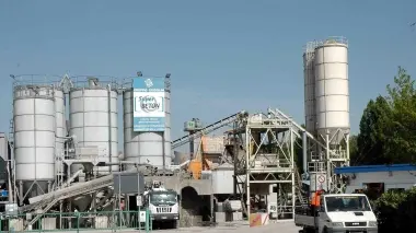 La Superbeton del Gruppo Gregolin si trova lungo la Triestina, fuori dall’abitato di Tessera Sopra, Michele Padovan, comandante dei vigili di Favaro che ieri ha partecipato al sopralluogo