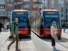 Il tram in piazzale Cialdini