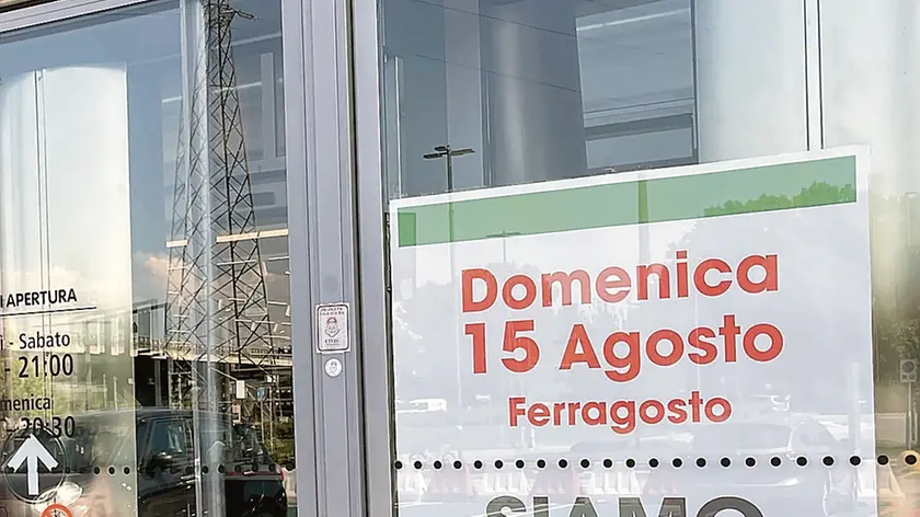 TOME-AGENZIA BIANCHI- PADOVA- CARTELLO FERRAGOSTO APERTO INTERSPAR