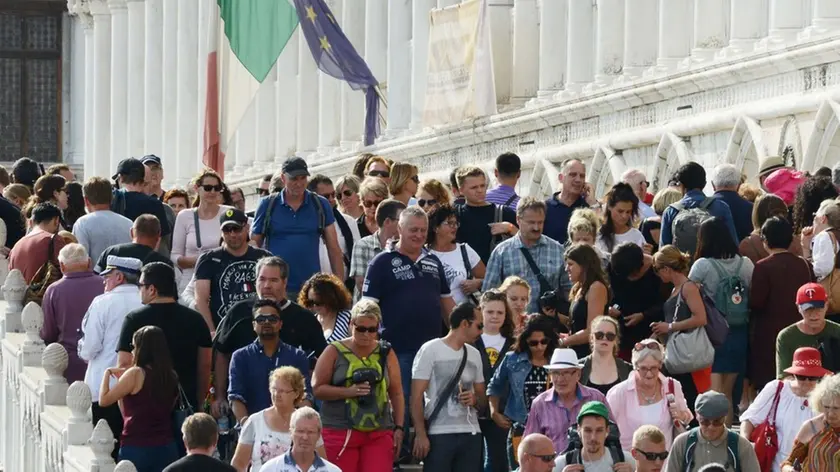Interpress/M.Tagliapietra Venezia 17.09.2016.- Turisti Ponte della Paglia