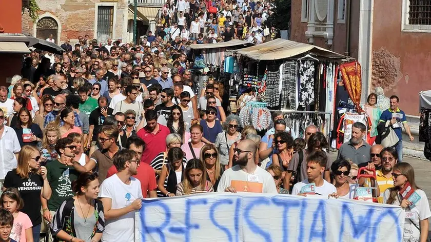 Interpress/Mazzega Venezia, 10.09.2016.-MANIFESTAZIONE "OCIO AE GAMBE CHE GO EL CAREO", ORGANIZZATA DAI RAGAZZI DEL GRUPPO GENERAZIONE '90.