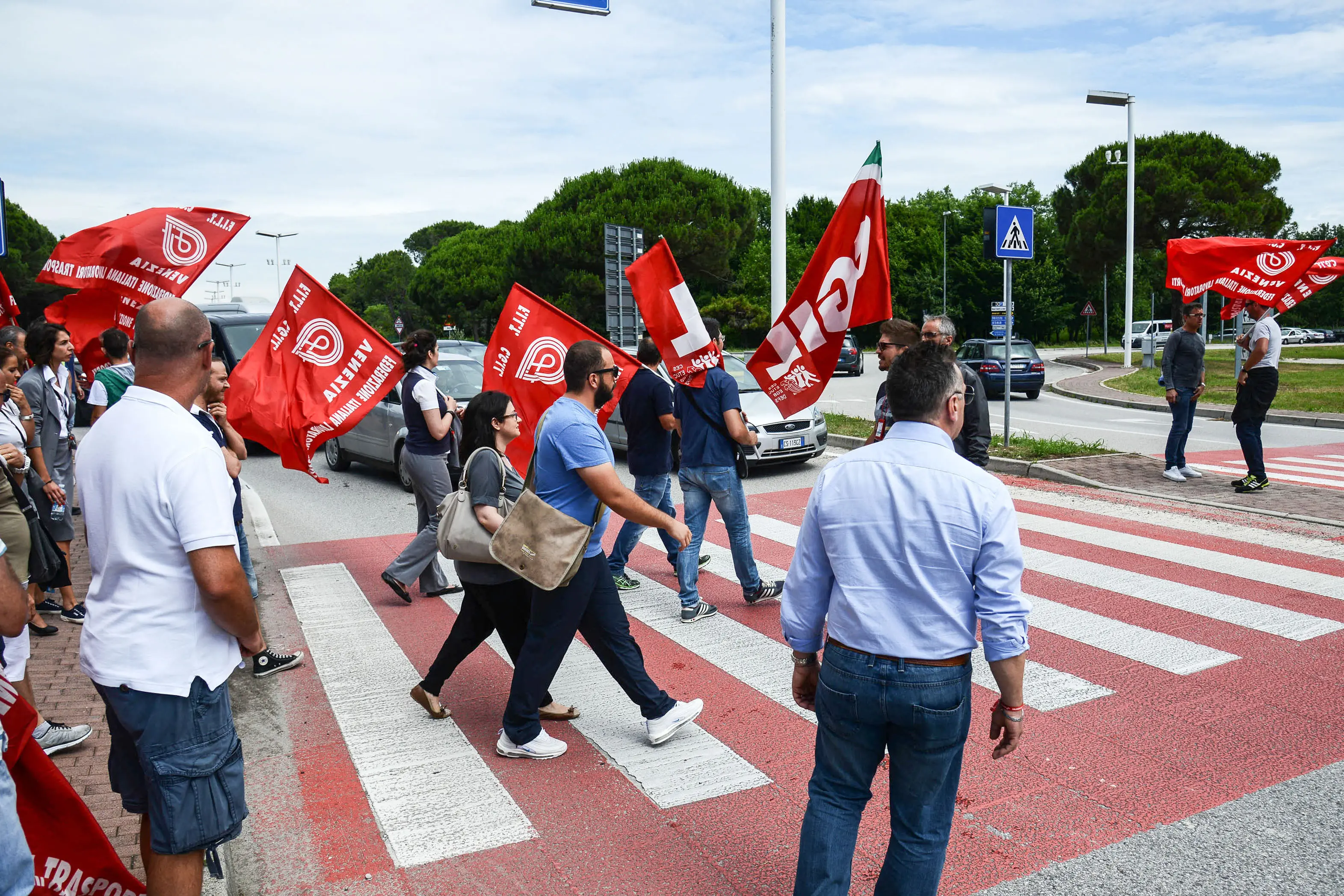 Una protesta dei lavoratori dell'handling