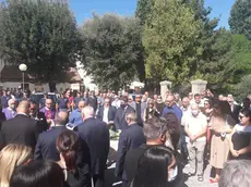 I partecipanti al funerale di Fabrizio Berton (Foto Abbadir)