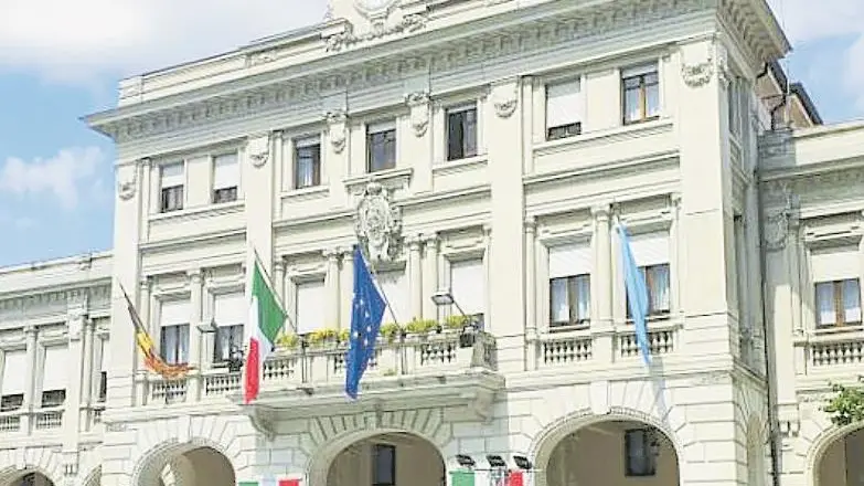 Il municipio di San Donà: esplode la polemica