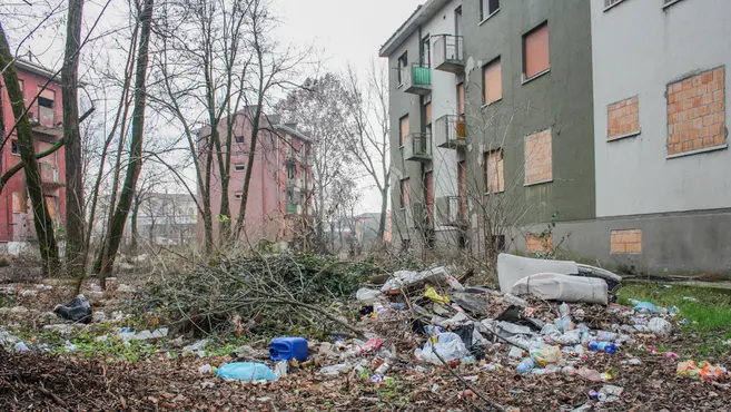 Il degrado nella zona delle Vaschette a Marghera.