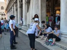 Interpress/Gf. Tagliapietra. Turismo. L'assessore Paola Mar incontra gli stewart in Piazza San Marco.