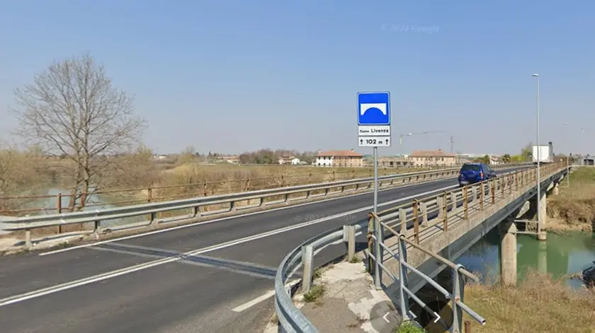 Il ponte sulla Triestina al confine fra Torre di Mosto e San Stino