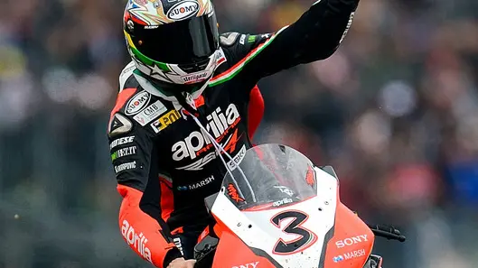 Max Biaggi festeggia il titolo mondiale a Magny Cours - Superbike 2012