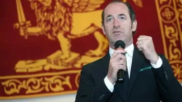 Dall’alto Stefano Valdegamberi, Dario Bond e Federico Caner