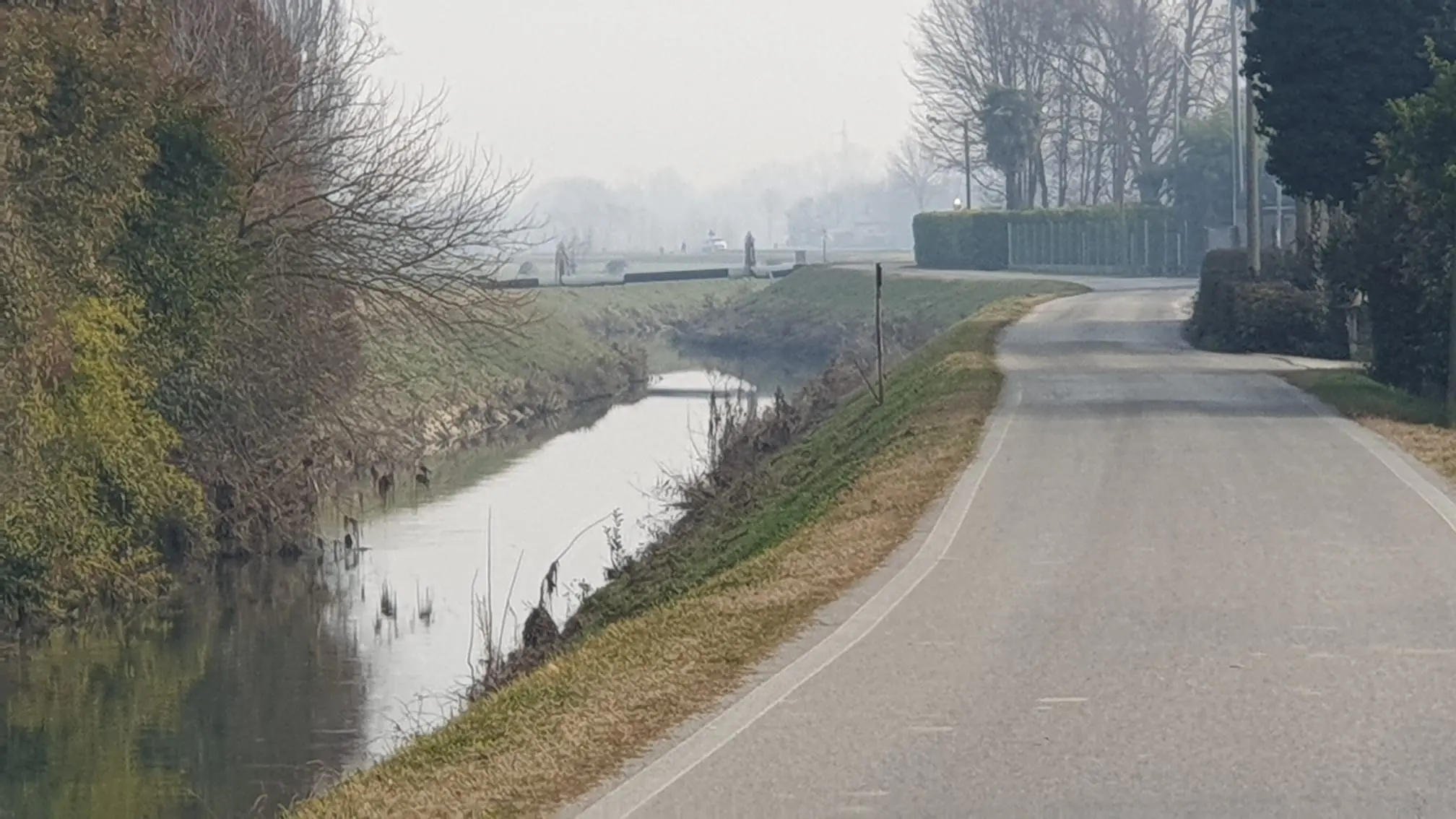 L'argine del Muson dove è stato trovato morto un quarantacinquenne