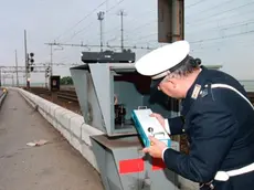 10/05/2001.- INSTALLATO QUESTA MATTINA AUTOVELUX SUL PONTE DELLA LIBERTA', DALLA POLIZIA MUNICIPALE.- INTERPRESS/ RAFFELE