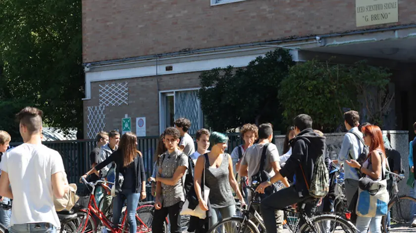 Liceo "Giordano Bruno" Mestre. Studenti primo giorno di scuola.